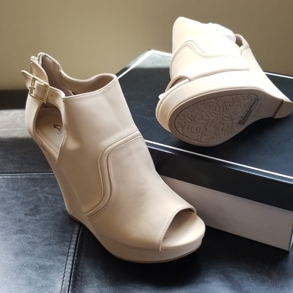 Nude Wedges